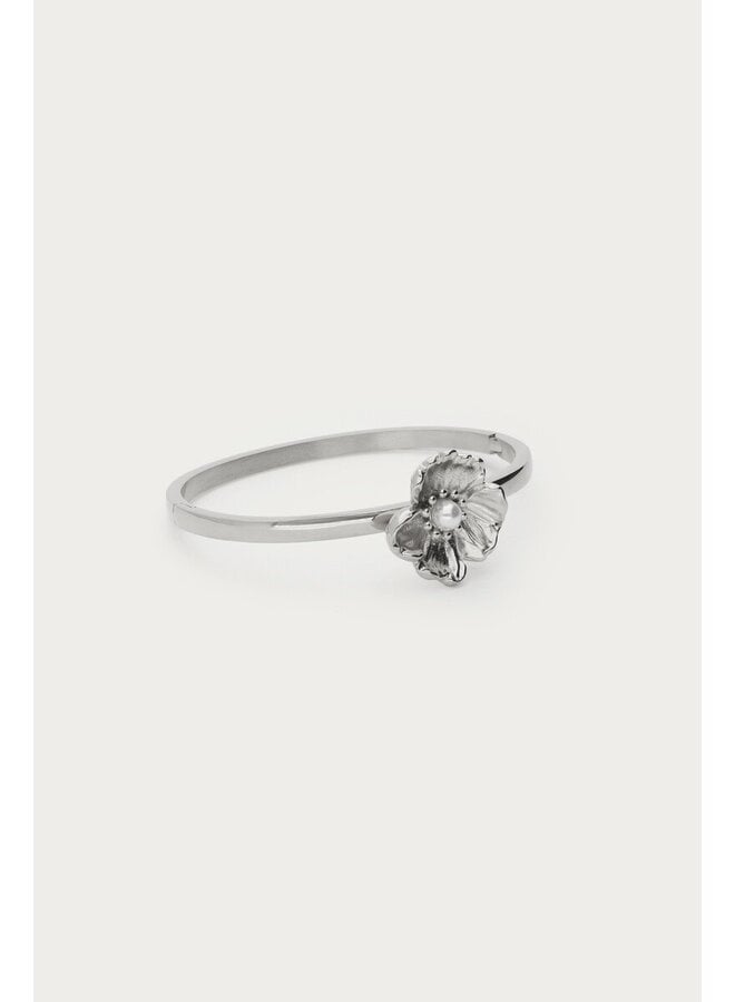 Bangle met Ranonkel Bloem en Imitatieparel Zilver