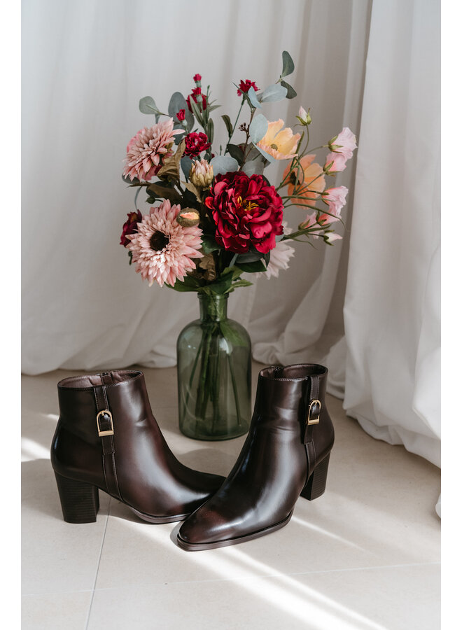 Valeria Boots Brown