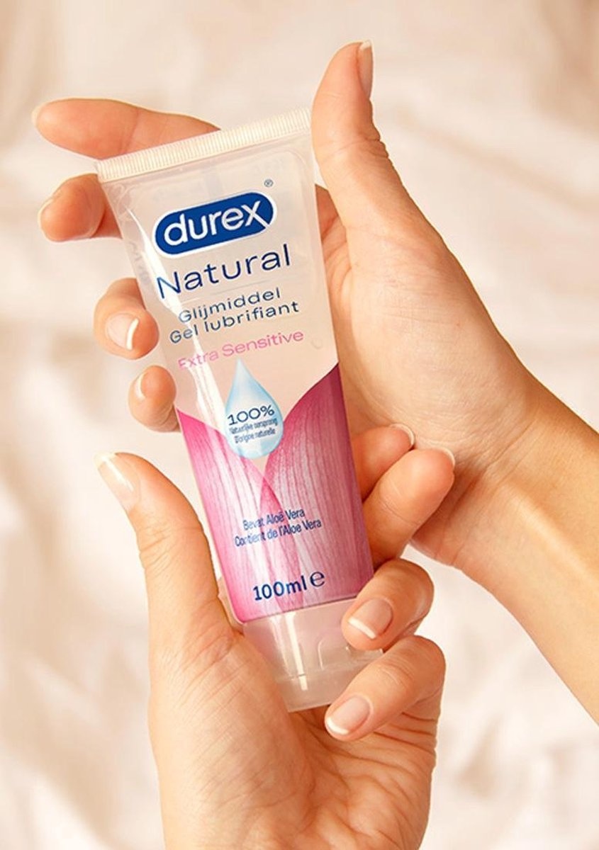 Durex - 2 Glijmiddelen Waterbasis - Crazy Cherry 100ML - Natural Extra Sensitive Glijmiddel 100ML