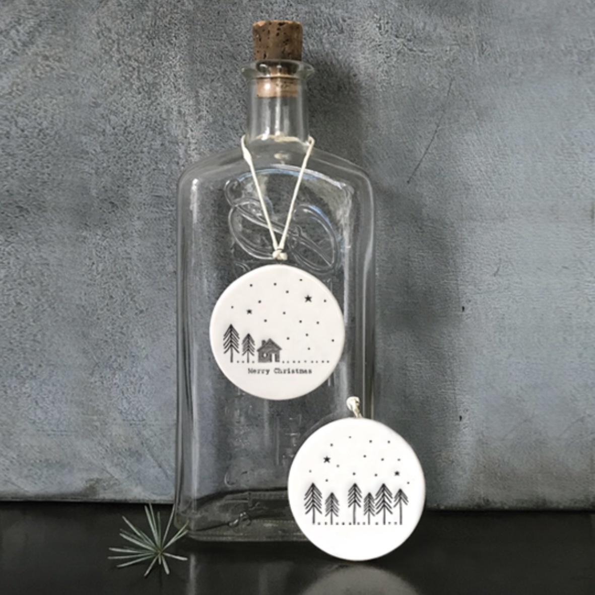 East of India Hanging Porcelain Dec Cabin Woods