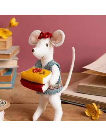 Corinne Lapierre Little Mouse Librarian Felt Kit