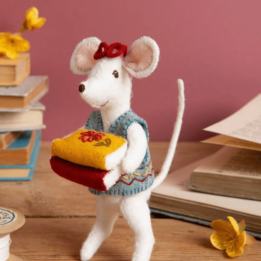 Corinne Lapierre Little Mouse Librarian Felt Kit DIS