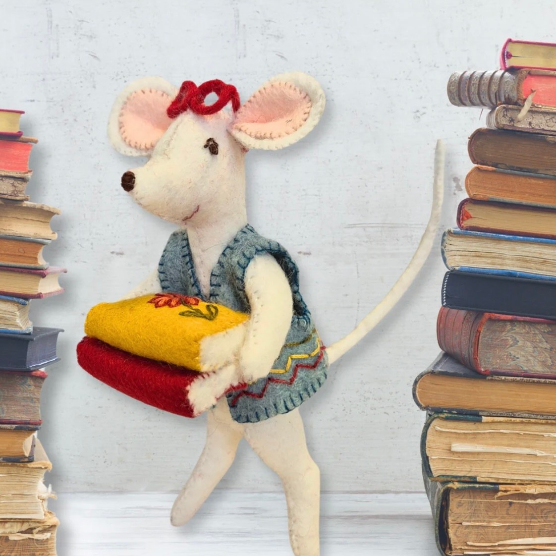 Corinne Lapierre Little Mouse Librarian Felt Kit DIS