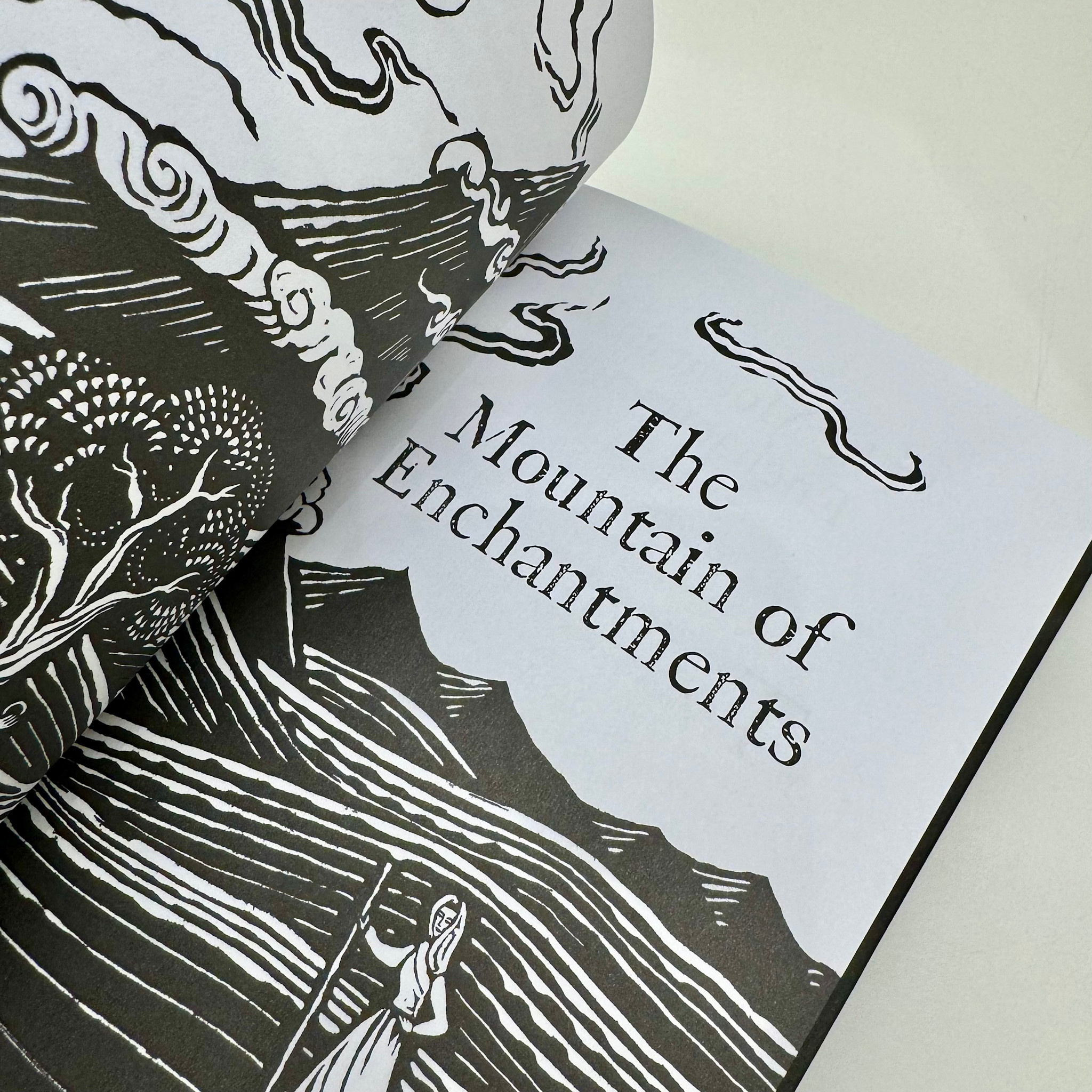 Chronicle Books Dark Fairytales Of Fearless Women