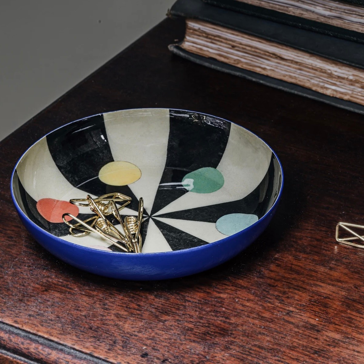 Round Enamel Tray Colour Hexagon