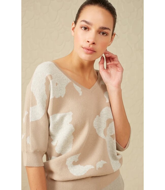 01-000253-308/611031  Jacquard sweater with V-neck and half long sleeves