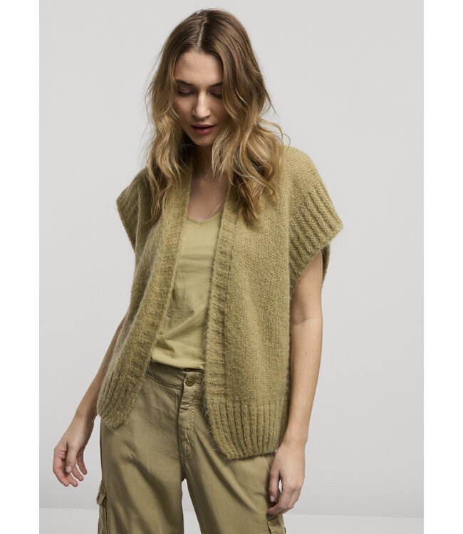 7s5814-7956/000616-GreenLentil  Sleeveless cardigan mohair blend knit