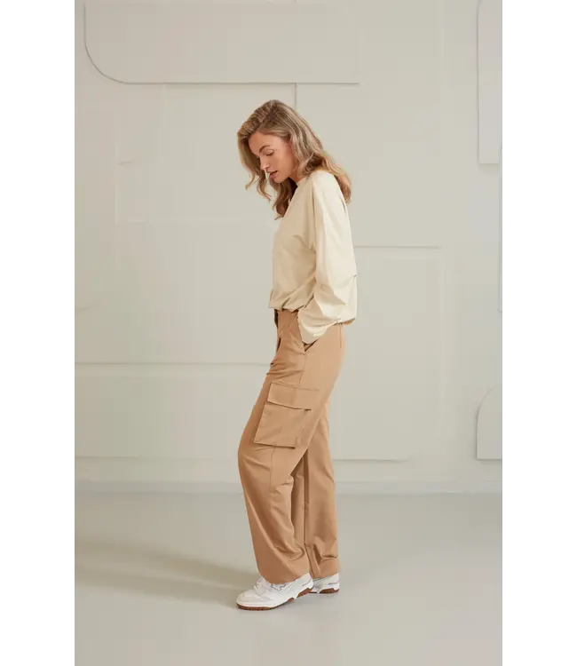 01-301114-403/71320  Wide leg cargo trousers with pockets and buckle details
