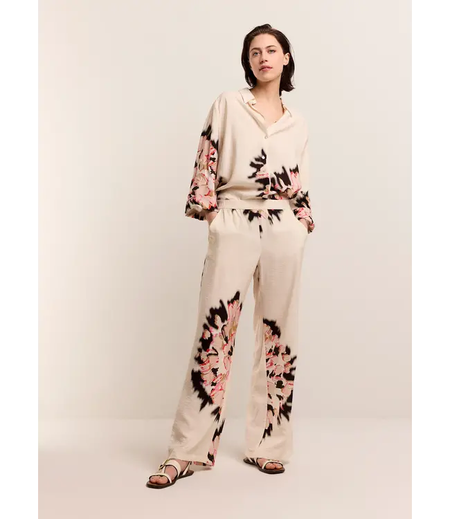 4s2623-12028/000122-Ivory  Trousers big flowers