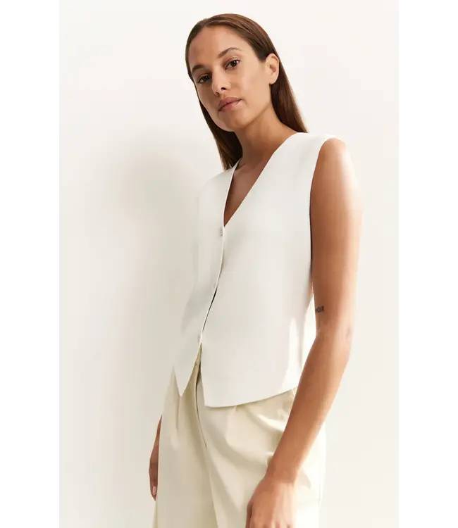 01-010103-504/00000  Clean knitted gilet