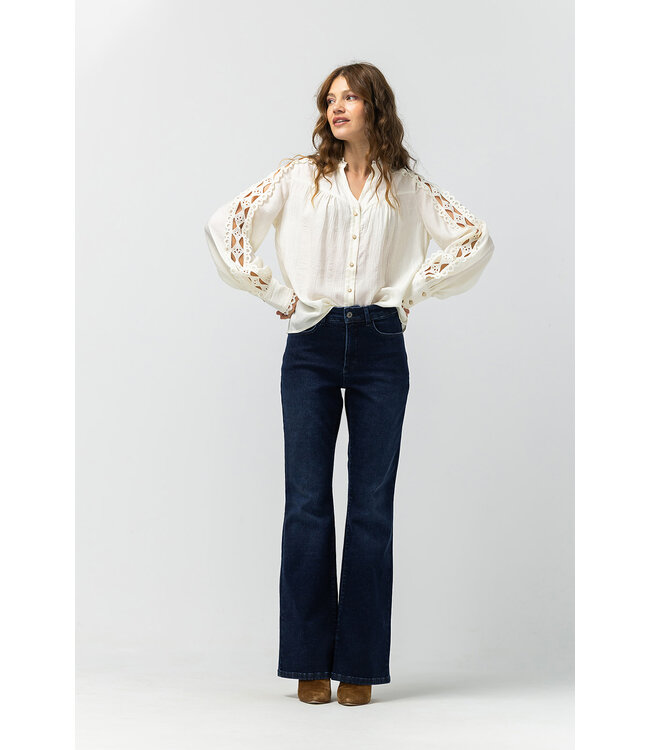 2521006/OffWhite  Afra