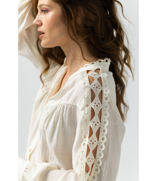 2521006/OffWhite  Afra