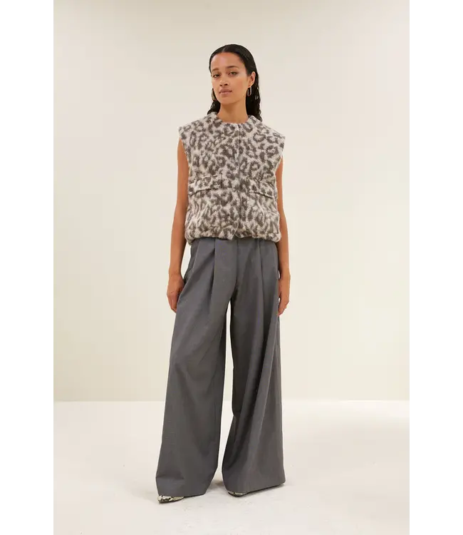 25519012/leopard print  maggie sleeveless leo jacket