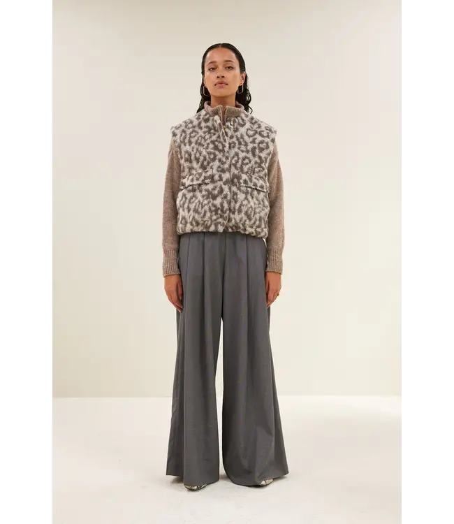 25519012/leopard print  maggie sleeveless leo jacket