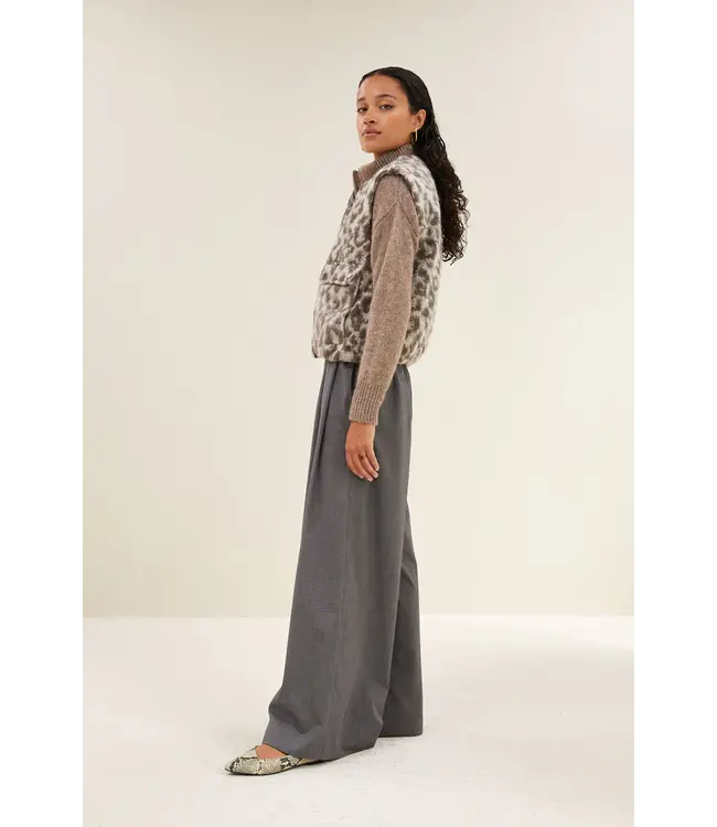 25519012/leopard print  maggie sleeveless leo jacket