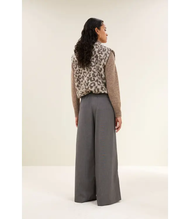 25519012/leopard print  maggie sleeveless leo jacket