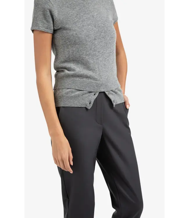 01-000484-508/99022  Knitted top with double hem and button details