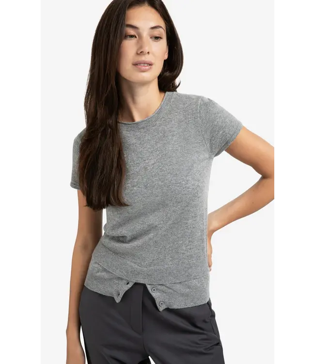 01-000484-508/99022  Knitted top with double hem and button details