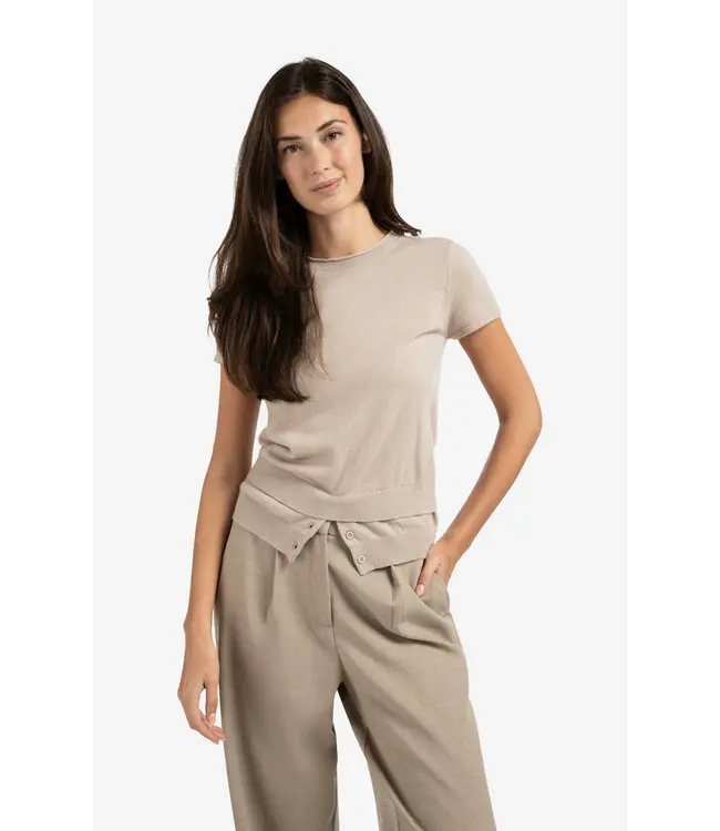 01-000484-508/99007  Knitted top with double hem and button details