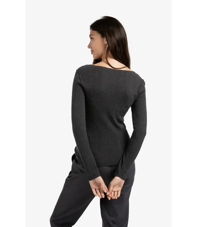 01-000371-508/90205  Fine knitted top with texture and long sleeves