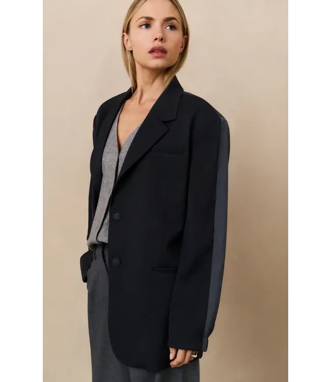 01-501071-508/90205  Loose fit blazer with bomber details