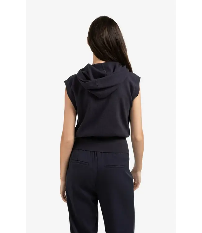 01-010116-508/94016  Sleeveless hoodie with zipper and hood