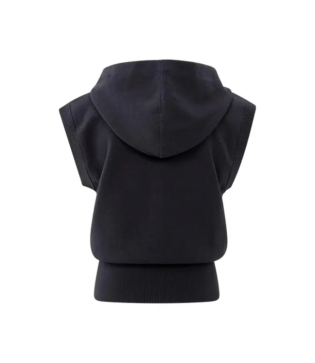 01-010116-508/94016  Sleeveless hoodie with zipper and hood