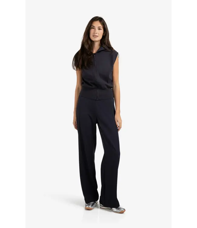 01-010116-508/94016  Sleeveless hoodie with zipper and hood