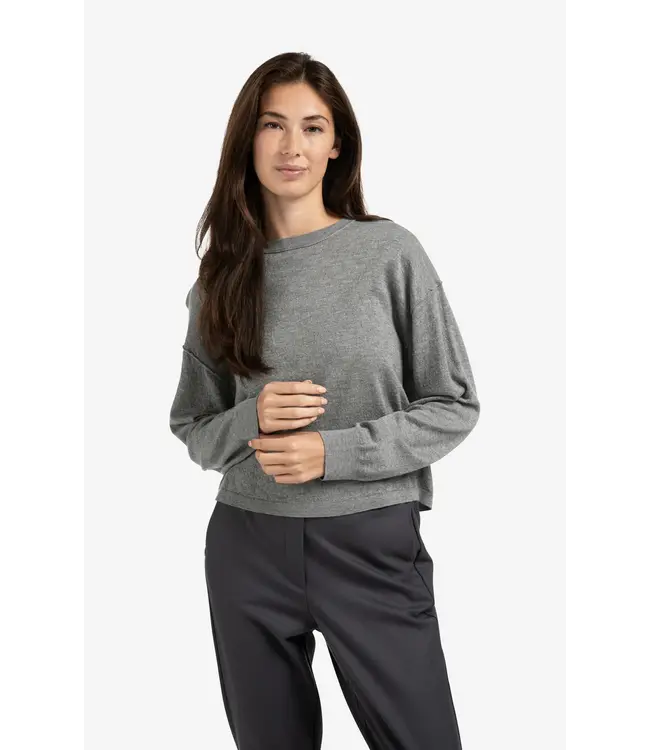 01-000487-508/99022  Textured knitted sweater with round neckline