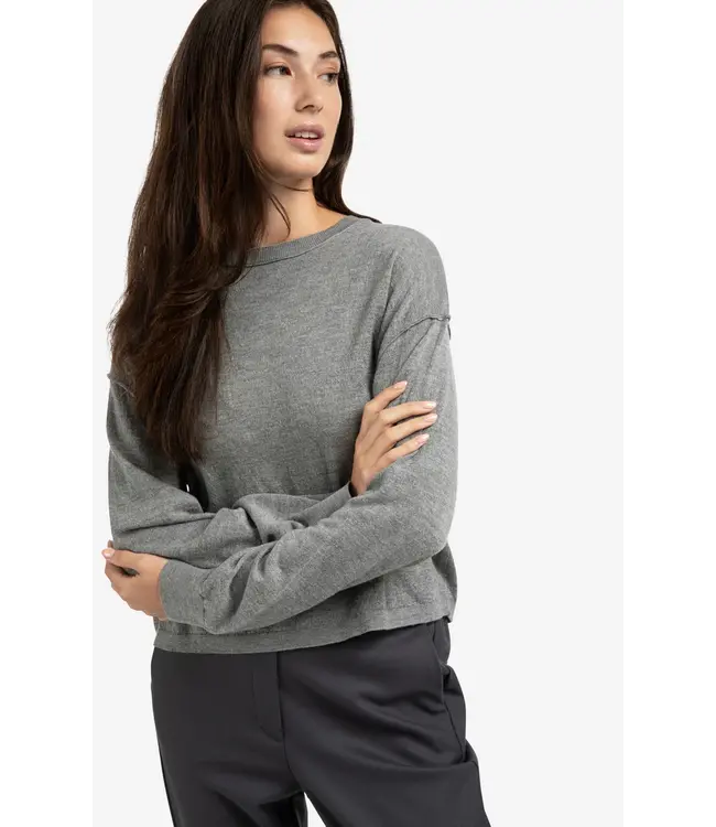 01-000487-508/99022  Textured knitted sweater with round neckline