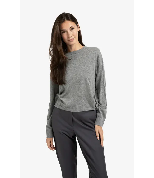 01-000487-508/99022  Textured knitted sweater with round neckline