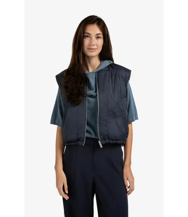 02-021005-508/94016  Reversible padded bodywarmer with zip closure