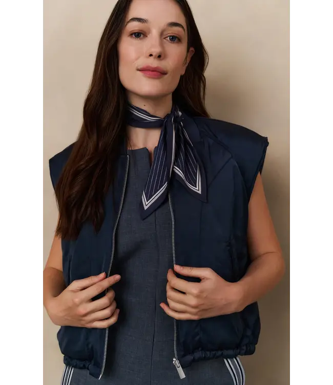 02-021005-508/94016  Reversible padded bodywarmer with zip closure