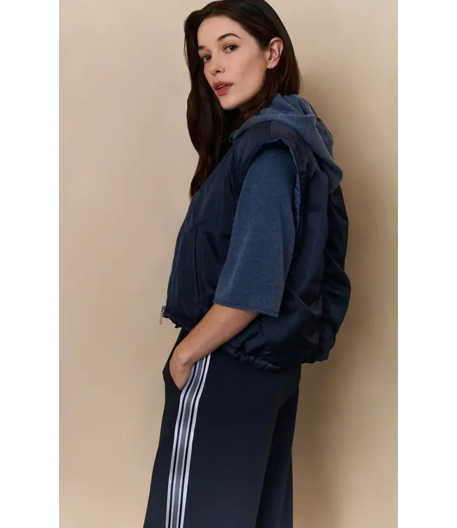 02-021005-508/94016  Reversible padded bodywarmer with zip closure