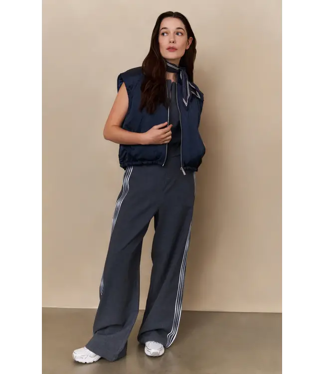 02-021005-508/94016  Reversible padded bodywarmer with zip closure