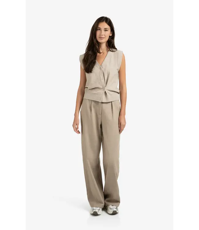 01-010120-508/99007  Knitted gilet with V-neck and asymmetric buttoning