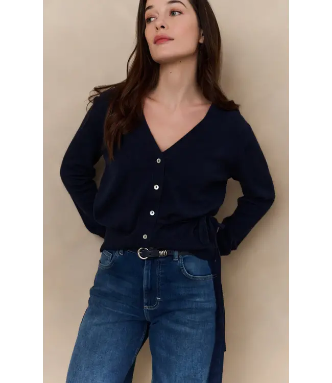 01-010122-508/94016  Cardigan with V-neck and tie waist