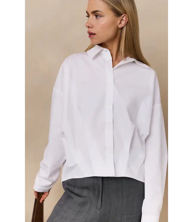 01-201167-508/00000  Poplin blouse with front pleat details and classic collar