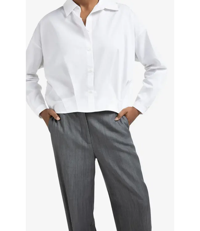 01-201167-508/00000  Poplin blouse with front pleat details and classic collar