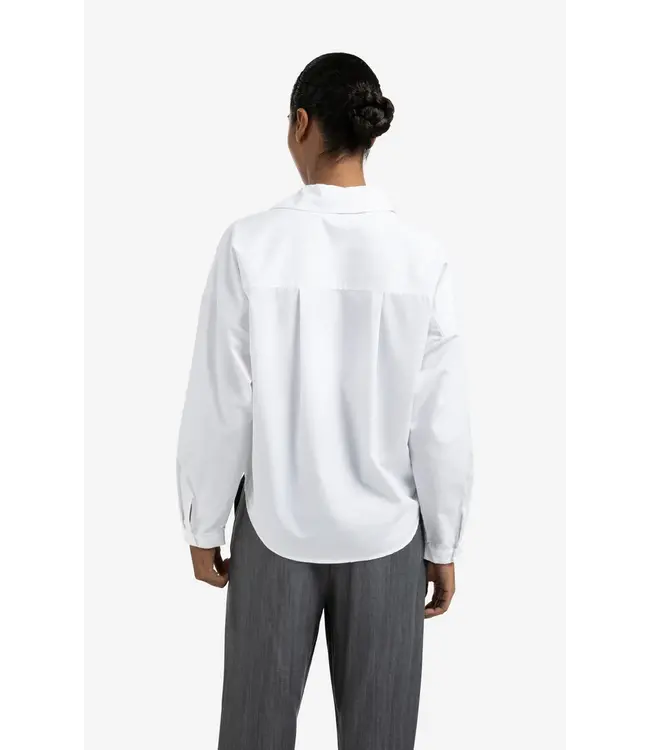 01-201167-508/00000  Poplin blouse with front pleat details and classic collar