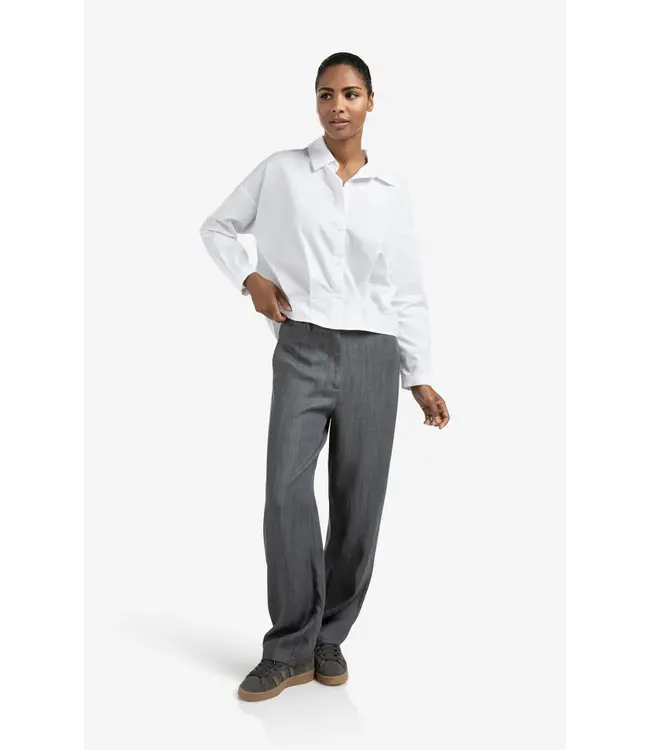 01-201167-508/00000  Poplin blouse with front pleat details and classic collar