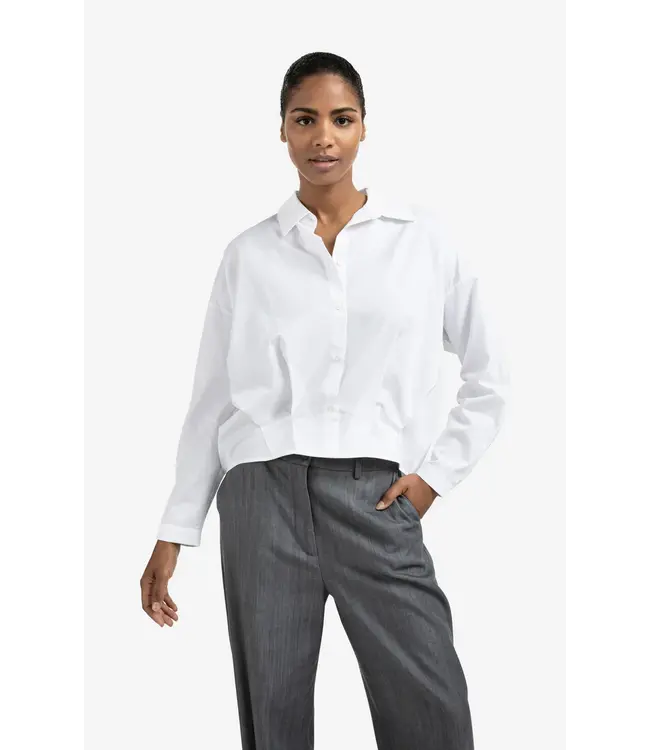 01-201167-508/00000  Poplin blouse with front pleat details and classic collar