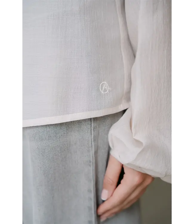 PeerA5/Off-white  Blouses