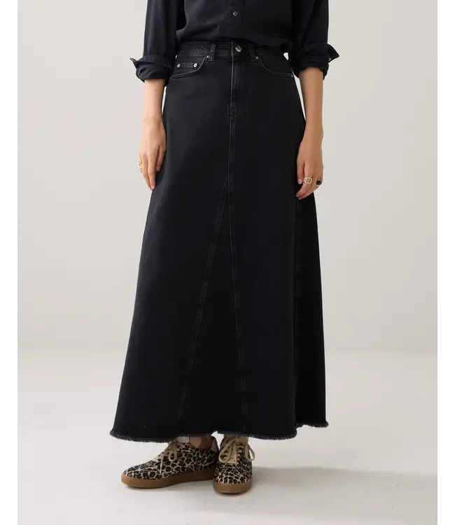 6s1330-5197/000499-BlackDenim  Denim skirt comford black denim