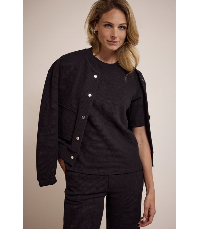 E01-17-401/009000-Black  Structured Short-Sleeve Top