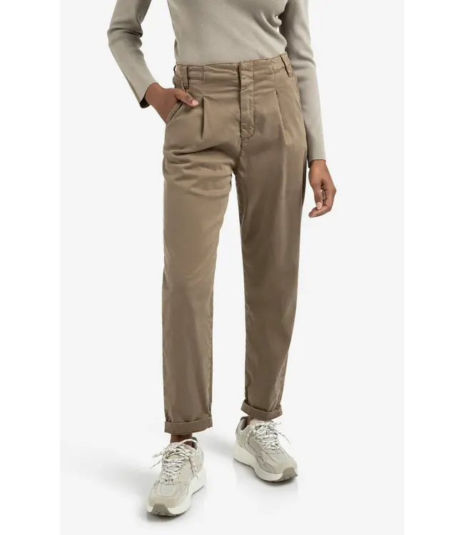 01-301219-509/80820  Trousers with pleats and chino pockets