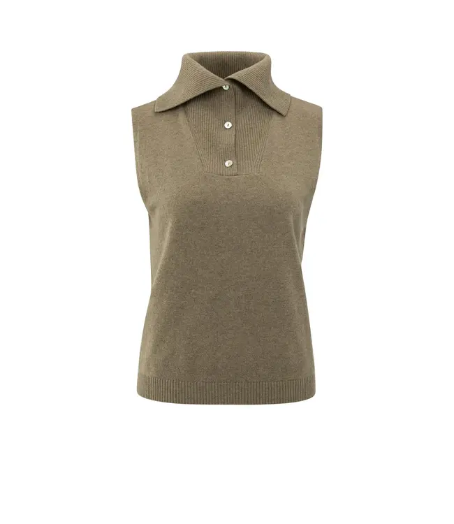 01-000502-509/99008  Sleeveless knitted top with collar and button placket