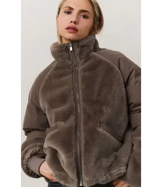 YAYA 02-001062-509/99017  Short teddy jacket with padded sleeves YAYA 02-001062-509/99017  Short teddy jacket with padded sleeves