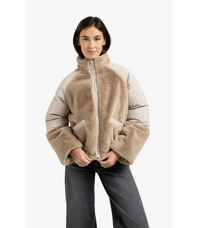 02-001062-509/99006  Short teddy jacket with padded sleeves