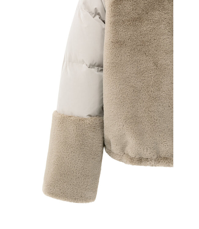 02-001062-509/99006  Short teddy jacket with padded sleeves